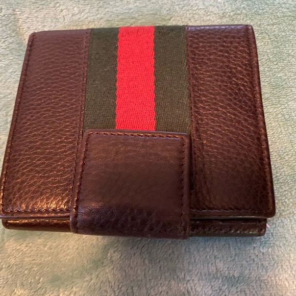 🎉SOLD🎉 Gucci Wallet - Picture 4 of 8